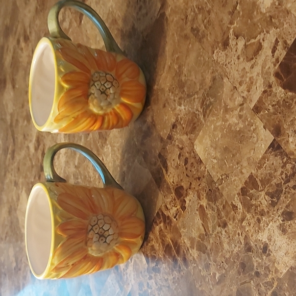 2 Beautiful embossed sunflower mugs by Gibson, EUC - Picture 4 of 8
